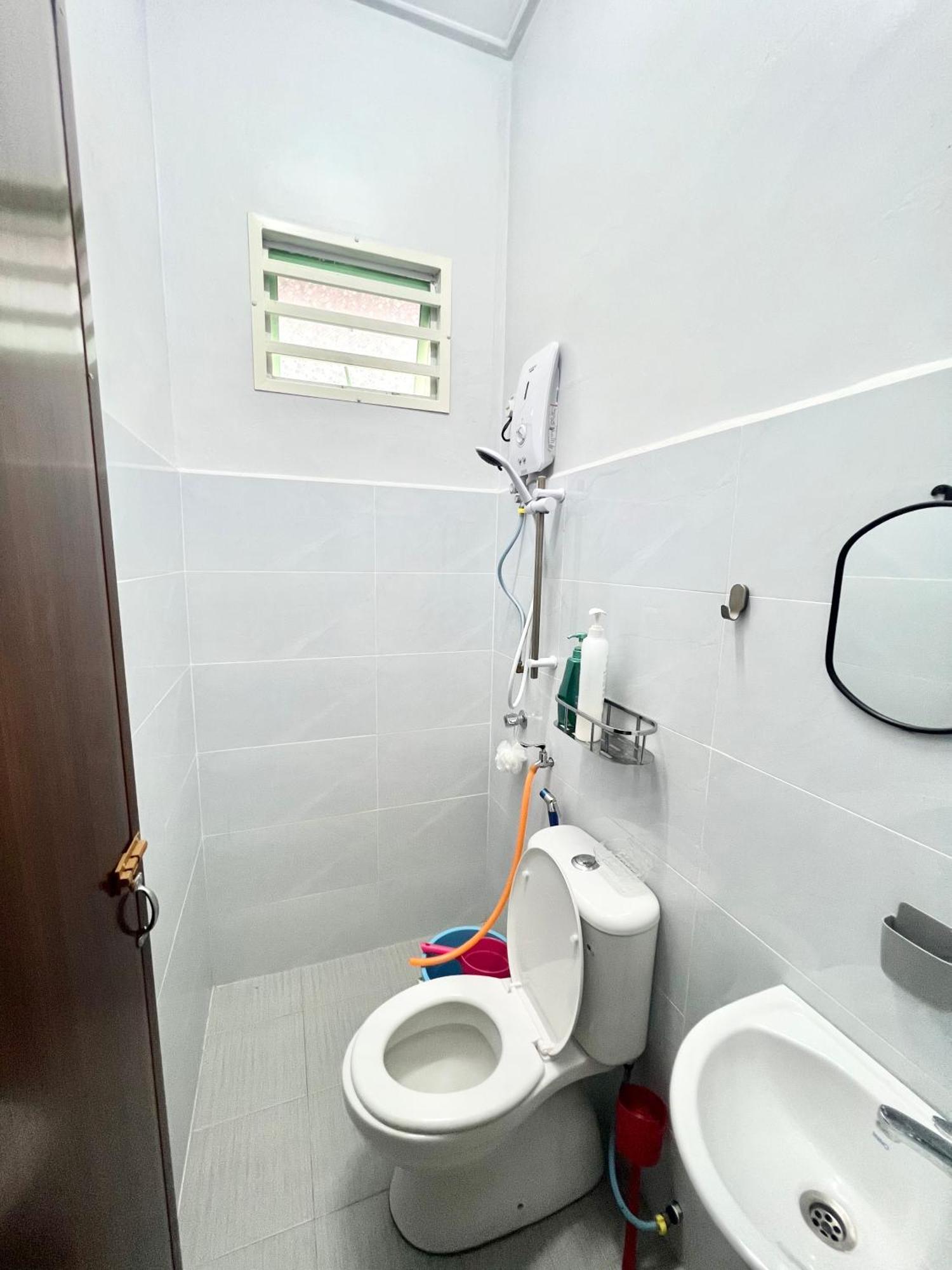 Teratai Homestay 3 Batu Buruk Kuala Terengganu Esterno foto