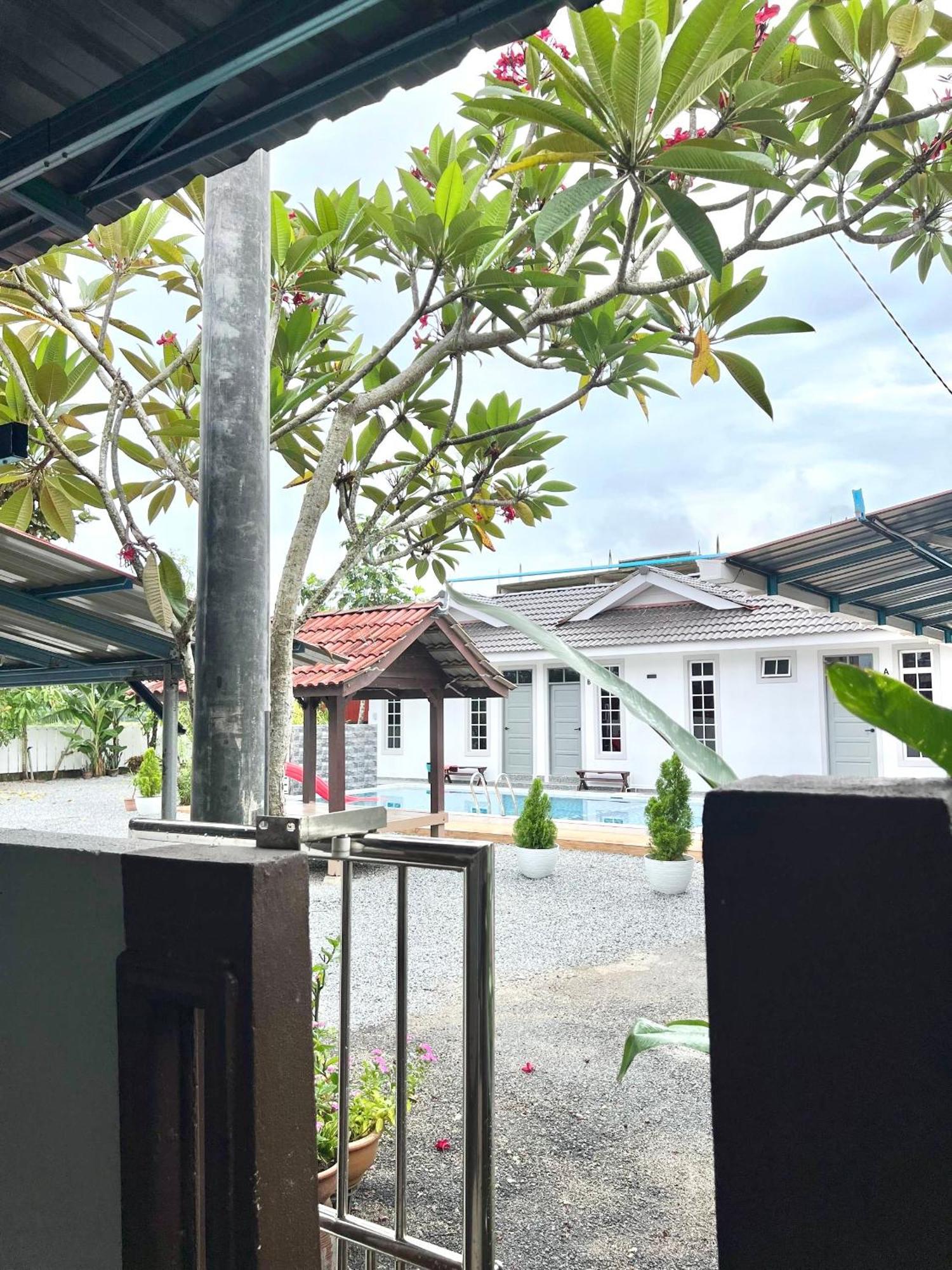 Teratai Homestay 3 Batu Buruk Kuala Terengganu Esterno foto
